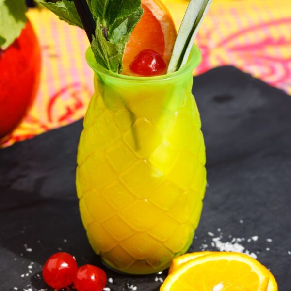 Isetehtud troopiline mango-passioni limonaad